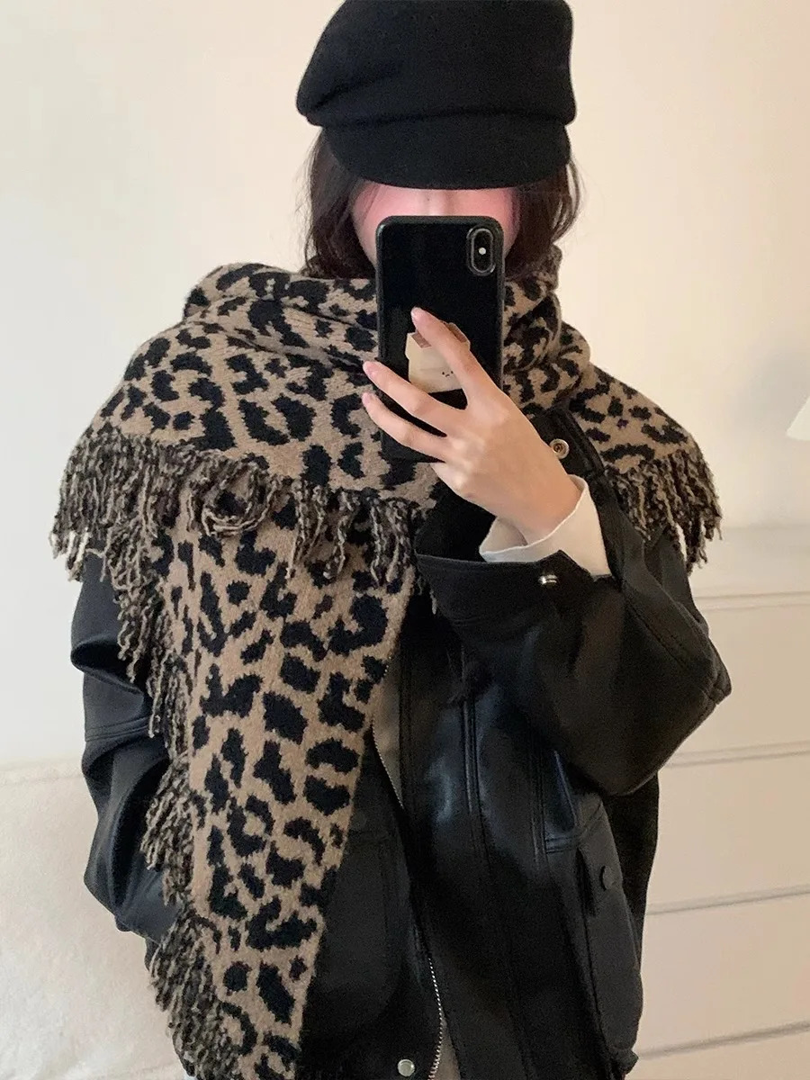 Womens Winter Korean-Style Warm Anti-Cold Tassel Triangle Scarf Wool Blend Leopard Print Trendy Shawl 250106