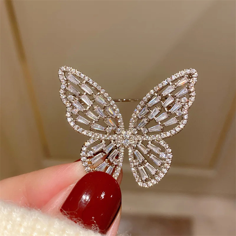 Fashion Women Girls Elegant Crystal Purple Butterfly Brooches Badges Classic Lady Dress Suit High-end Pins Jewelry 241230