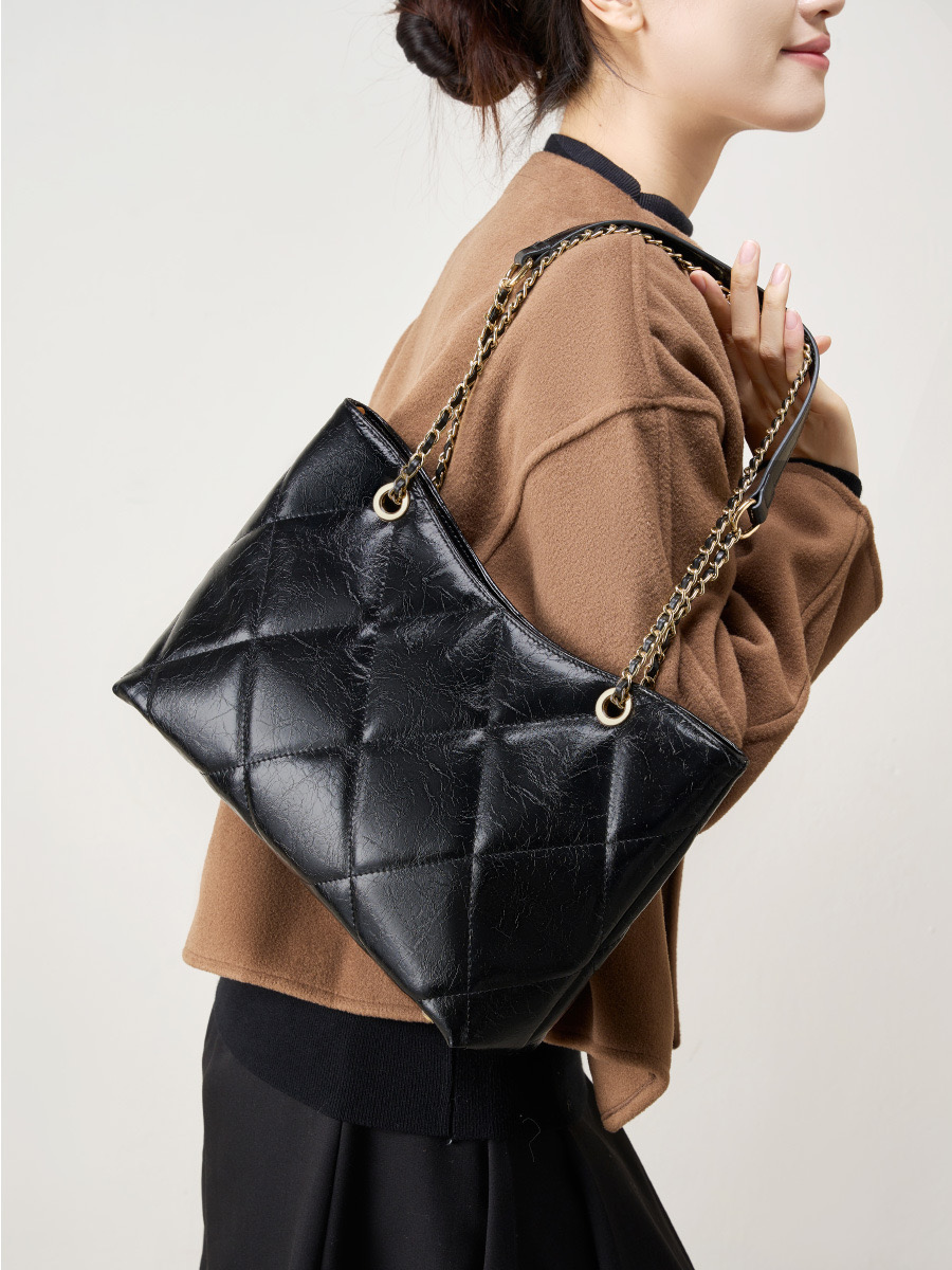 Classic and Fashionable Big Chain gge Small Square Single Shoulder Crossbody for leather 240820