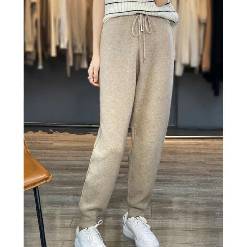 100% Merino Cashmere Women's Knitted Wool Pants In Autumn And Winter New Elastic Waist Fashion Feet Pants.