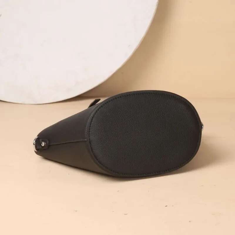 2025 New Genuine Women's Handbag, Single Shoulder Crossbody for Ladies, Large Capacity Soft Leather Tote Bag