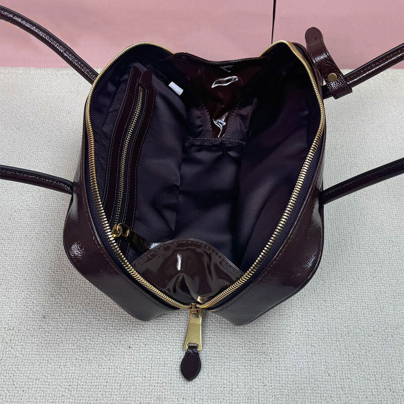 2025 Bowg Bag Wrinkled Oil Wax Leather High Quality Casual Shoulder Handheld Handbag Coffee Chocolate Tote Ladies