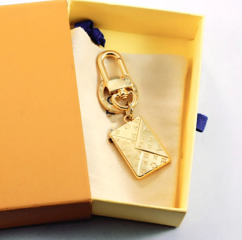 Luxury Leather Letters Keychains Designer Key Chains Men Women Couple Portachiavi Carabiner Lover Car Keychain Bags Pendant Keyrings Buckle Rings Gift