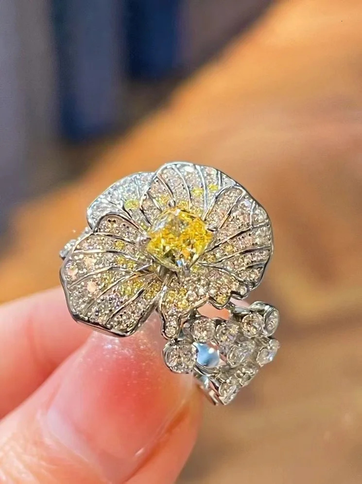 ZOCA 925 Sterling Silver Yellow Sparkling Cluster Ring Women Attractive Flower Shape Ring Party Jewelry Accessories 250106