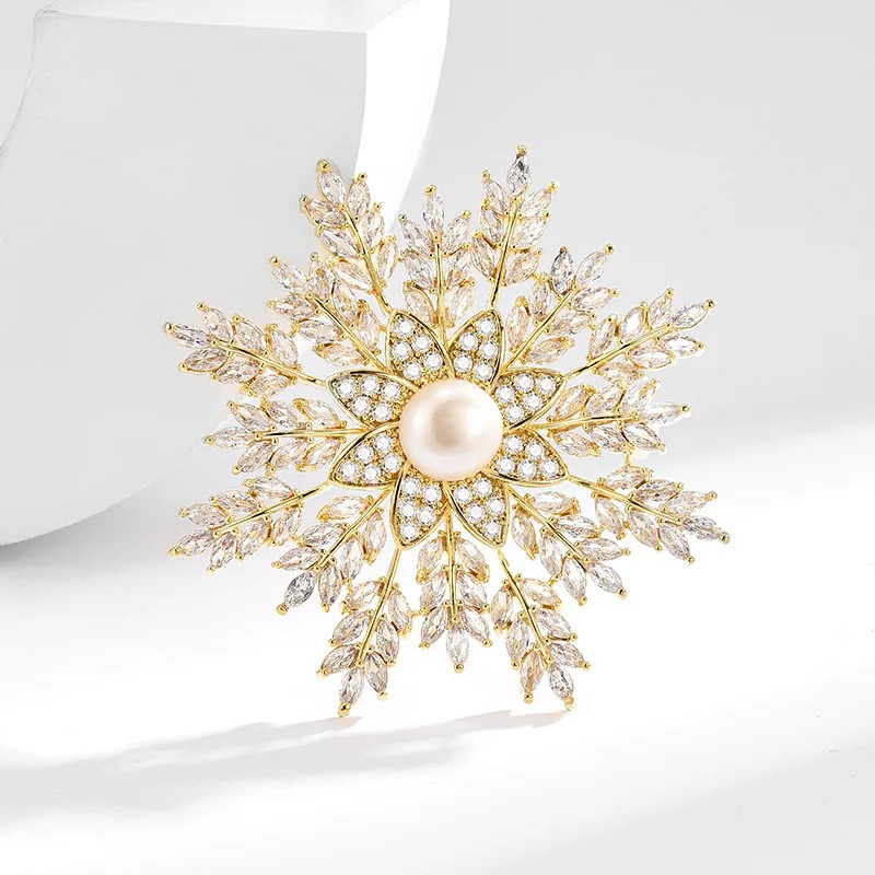 Womens Light n Elegant Inlaid Zircon Pearl Snowflake Brooch Fashionable Versatile Niche n Brooch 241230