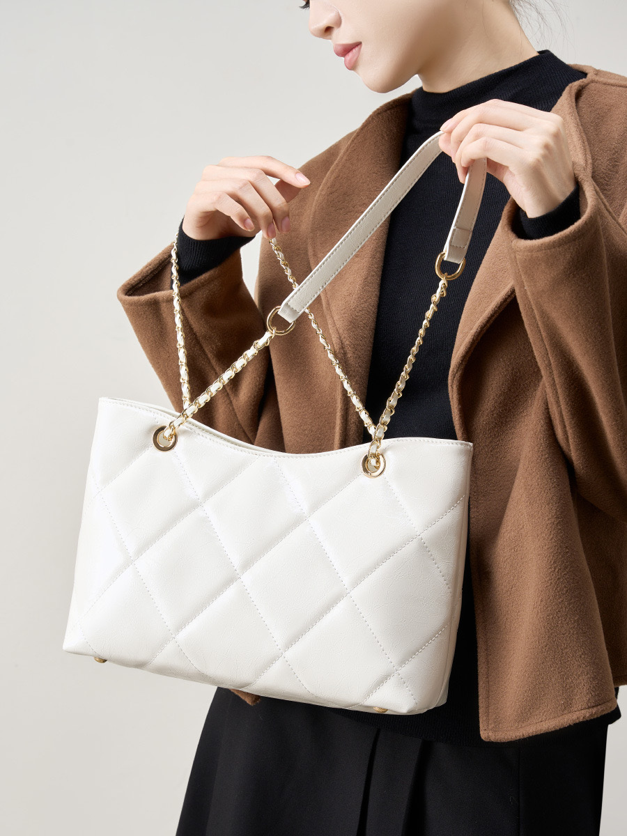 Classic and Fashionable Big Chain gge Small Square Single Shoulder Crossbody for leather 240820