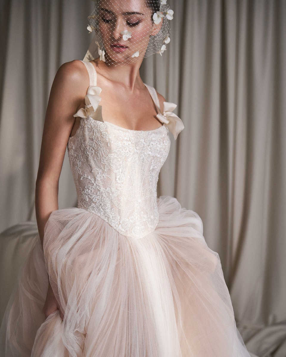 Elegant Spaghetti Straps A Line Wedding Dresses Sexy Customized Lace Bridal Gowns Illusion Tulle Sleevless Robe De Mariee