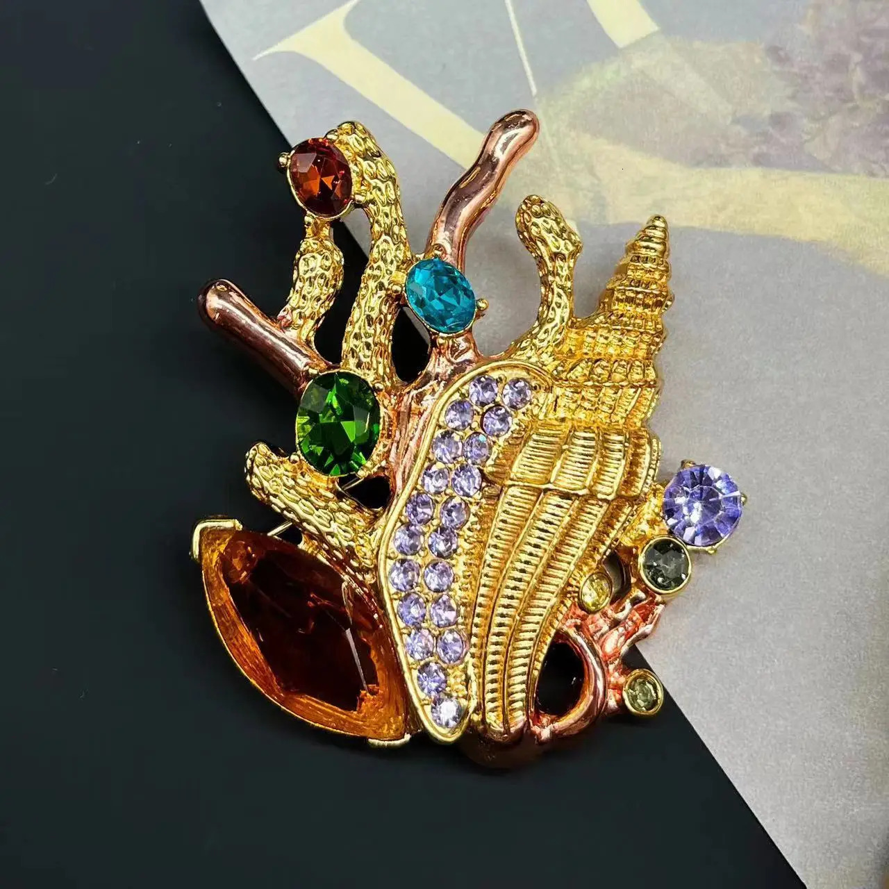 Vintage Fashion Sweet sea style exquisite pin with light elegant high-grade jewelry brooch 241230