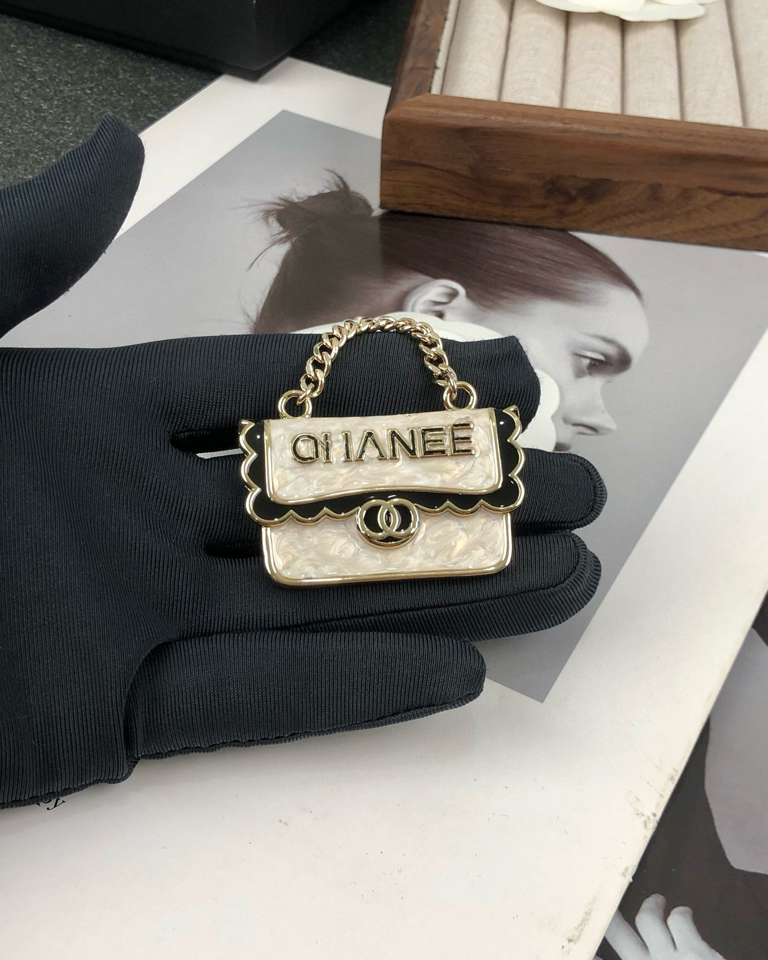 High Quality Delicacy Brooches Designer Crystal Pearl Letter Brooch Pins Fashion Jewelry Unisex Broochs Party Gifts no box