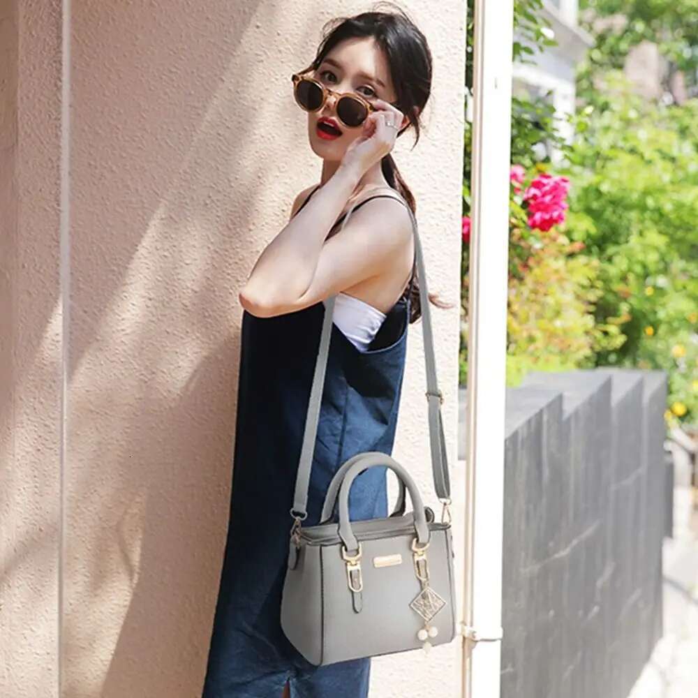 Ladies' Fashionable Handbag Fashionable Single Shoulder Crossbody Bag With Serving Pendant Outdoor Crossbody Bag