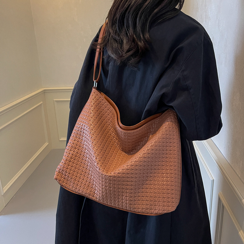 Free Shipping Designer Single Shoulder Plain Solid Color Casual Versatile Crossbody Bag Fashionable For Men And Women Black Brown New Free Delivery De