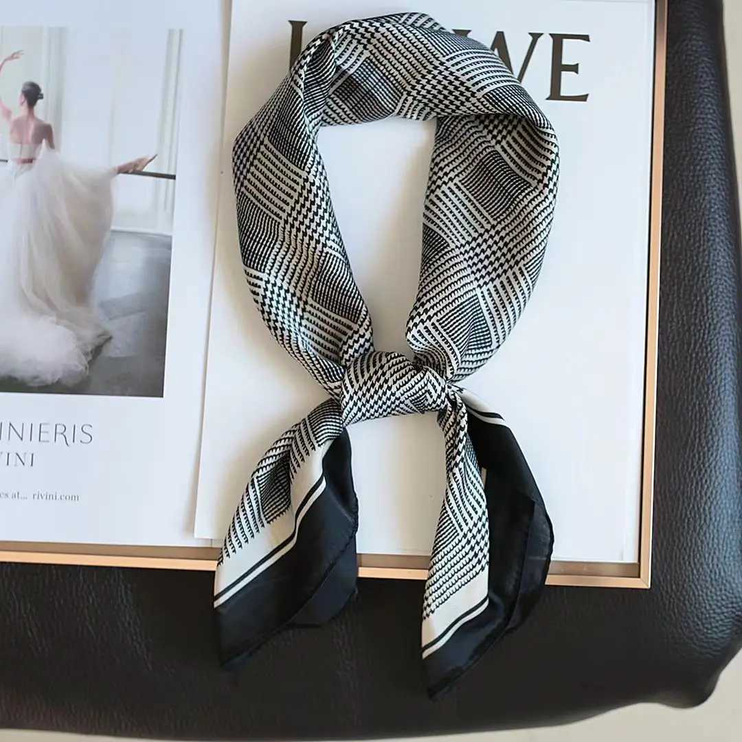 New Fashion Zebra Printed Square Scarf Soft Satin Thin Smooth Neck Scarf 70 * 70cm Retro Style Sunscreen Womens Headscarf W250107