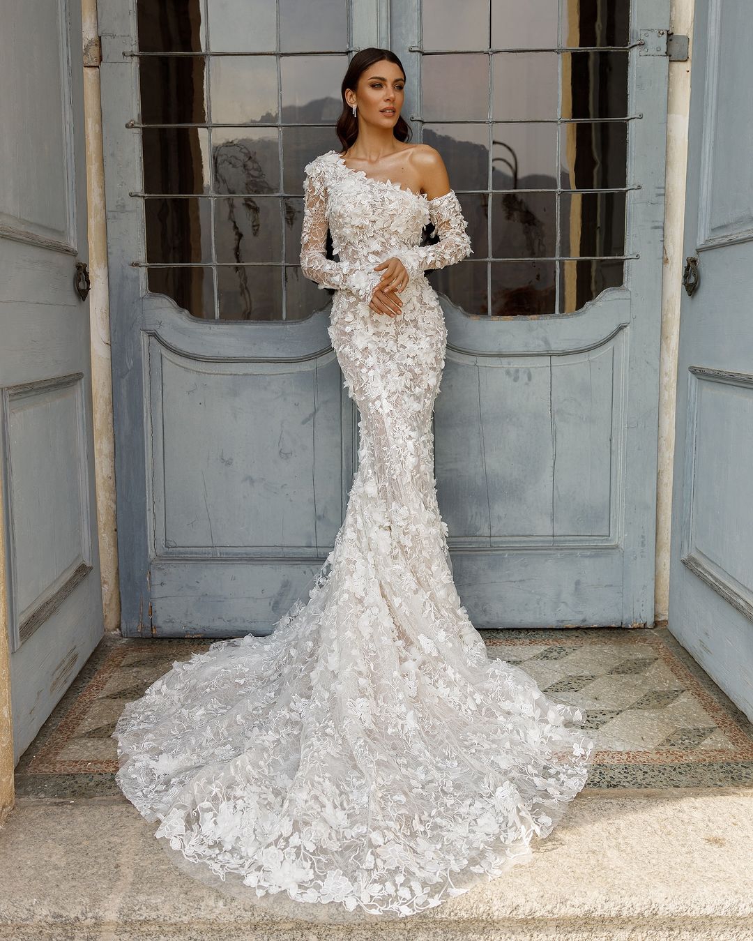 Elegant Wedding Dress One Shoulder Mermaid Bridal Gowns Flowers Long Sleeves Lace Appliques Bride Dresses Backless Customized Vestido de novia