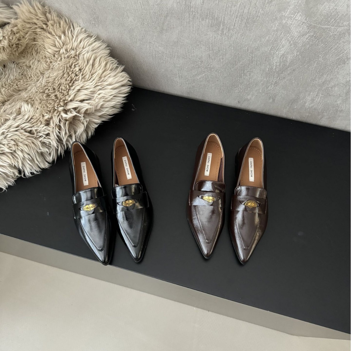 2024 Autumn British style retro pointed loafers, one foot on retro pointed thick heel JK small leather shoes for women