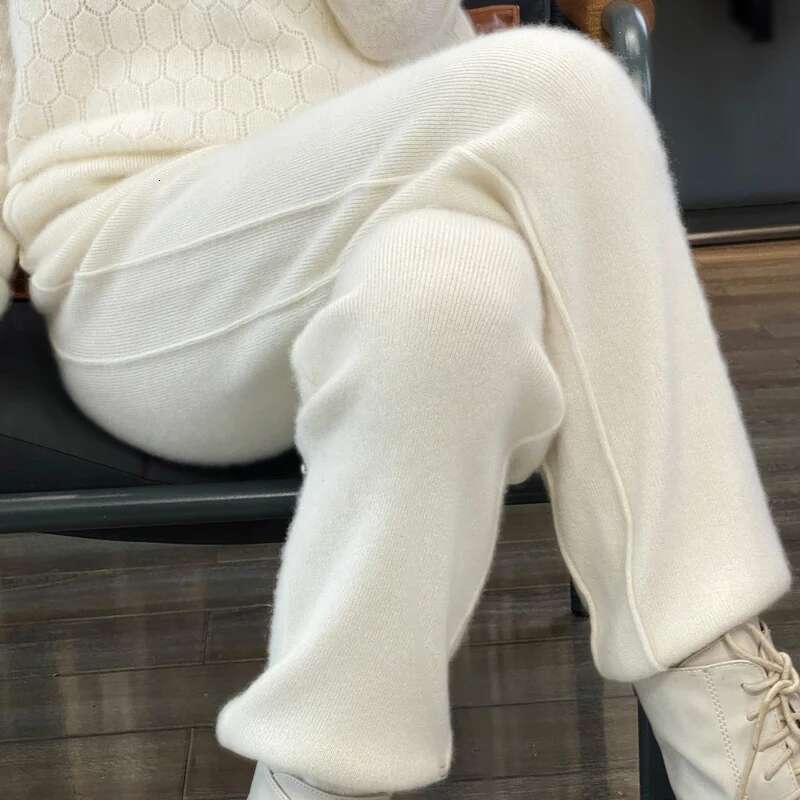 100% Merino Cashmere Women's Knitted Wool Pants In Autumn And Winter New Elastic Waist Fashion Feet Pants.