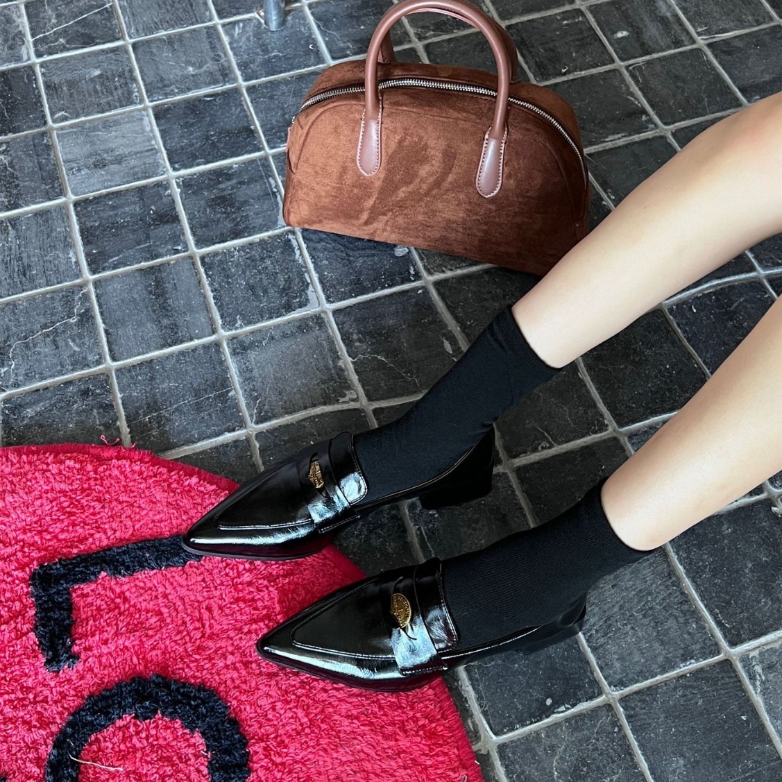 2024 Autumn British style retro pointed loafers, one foot on retro pointed thick heel JK small leather shoes for women