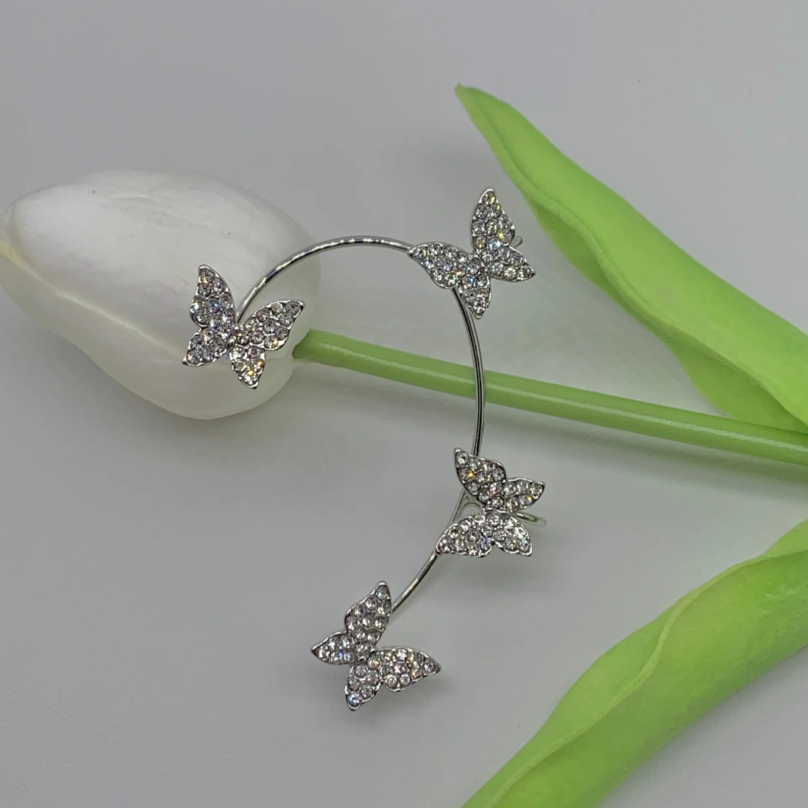 Butterfly ear clip ear hook integrated earrings fairy personality all-match earrings without ear holes 250103