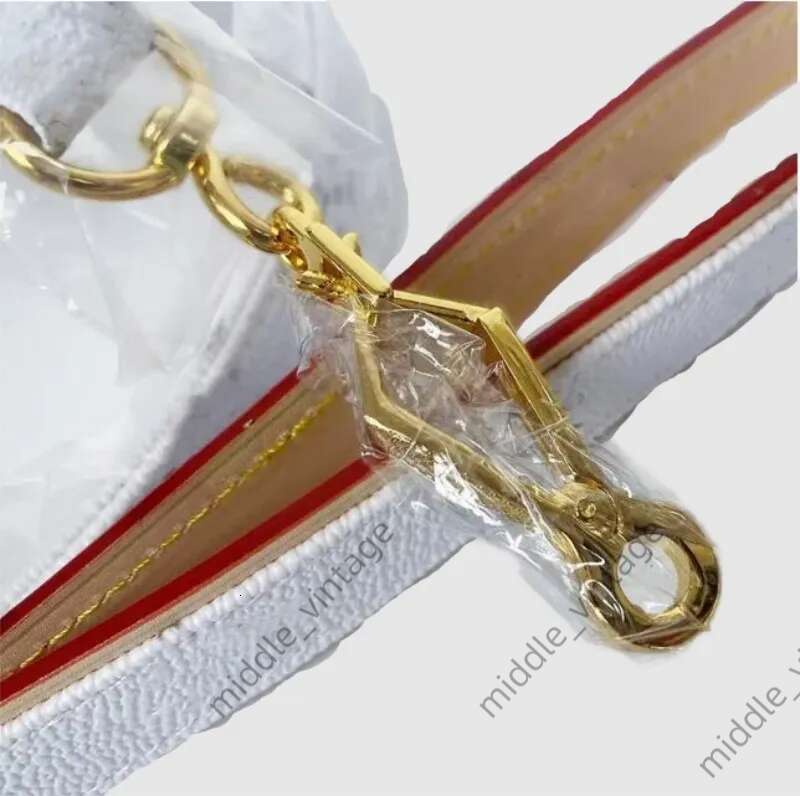 Designer Pet Genuine Leather Cat And Dog Travel Anti-lost Presbyc Collar Leash Set With Gift Box
