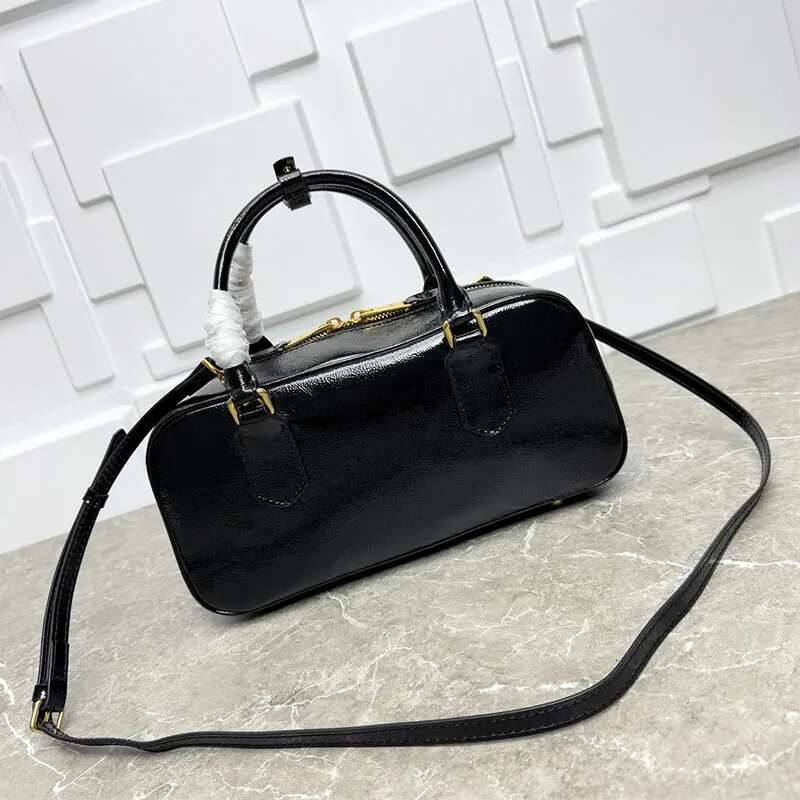 Ladies Bowg 2025 Spring Summer Oil Wax Leather Boston Bag Tote Shoulder Crossbody Purse Bury Handbag Casual