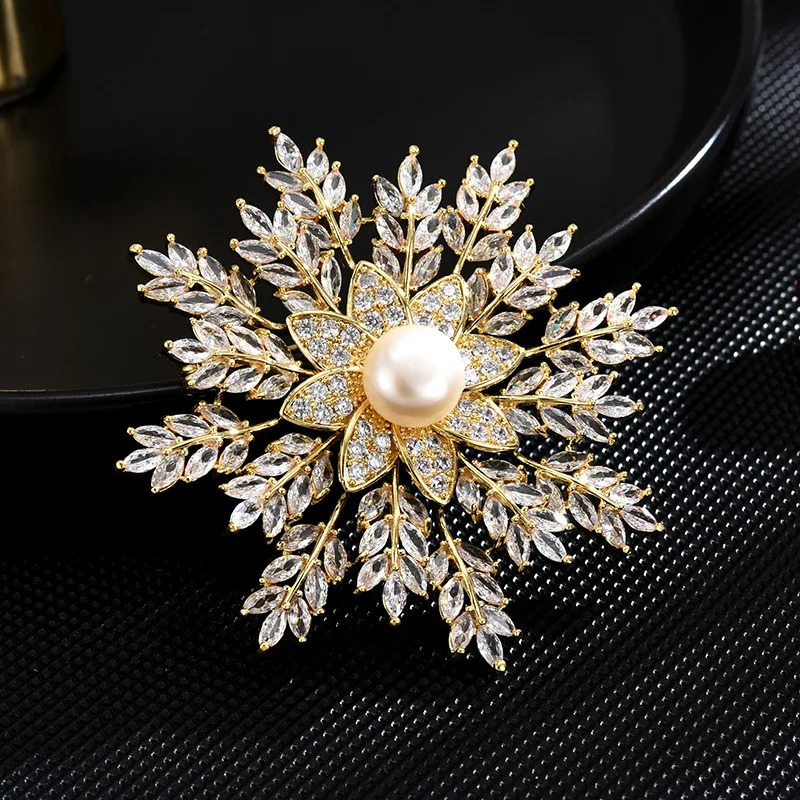Womens Light n Elegant Inlaid Zircon Pearl Snowflake Brooch Fashionable Versatile Niche n Brooch 241230