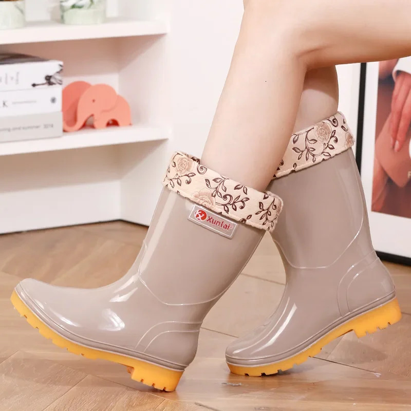 Womens High-top Rain Shoes Anti-slip Waterproof Fashionable Mid-top Warm Boots Long-lasting Rubber Material Fleece Lining 250106
