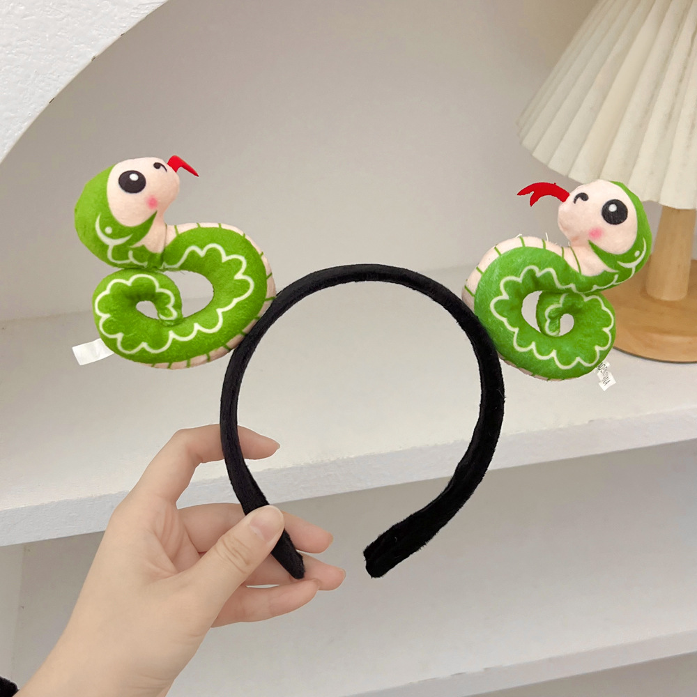 Chinese Lunar Year Snake Hair Clip - Cute Cartoon Animal Accessory for Festive Occasions