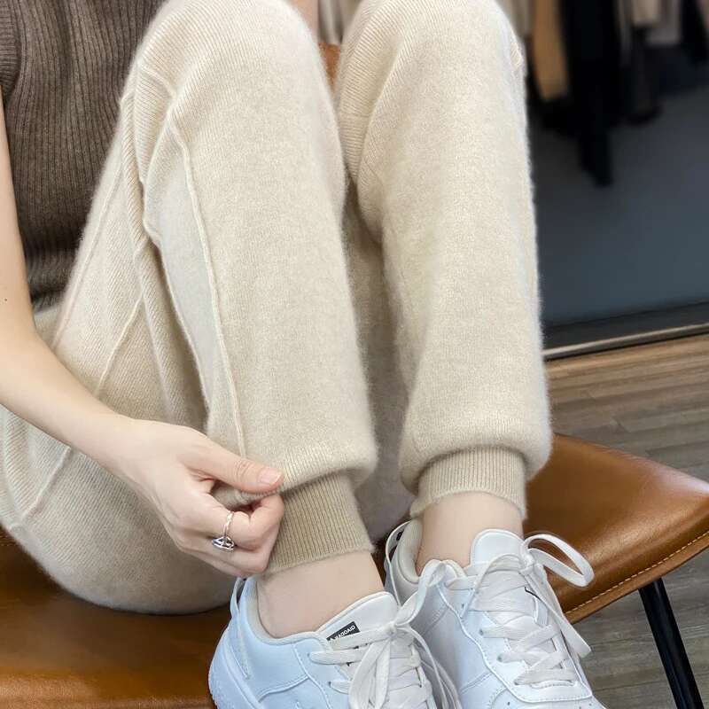 100% Merino Cashmere Women's Knitted Wool Pants In Autumn And Winter New Elastic Waist Fashion Feet Pants.
