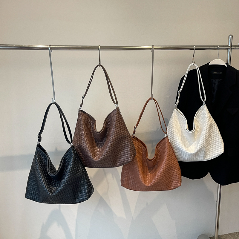 Free Shipping Designer Single Shoulder Plain Solid Color Casual Versatile Crossbody Bag Fashionable For Men And Women Black Brown New Free Delivery De