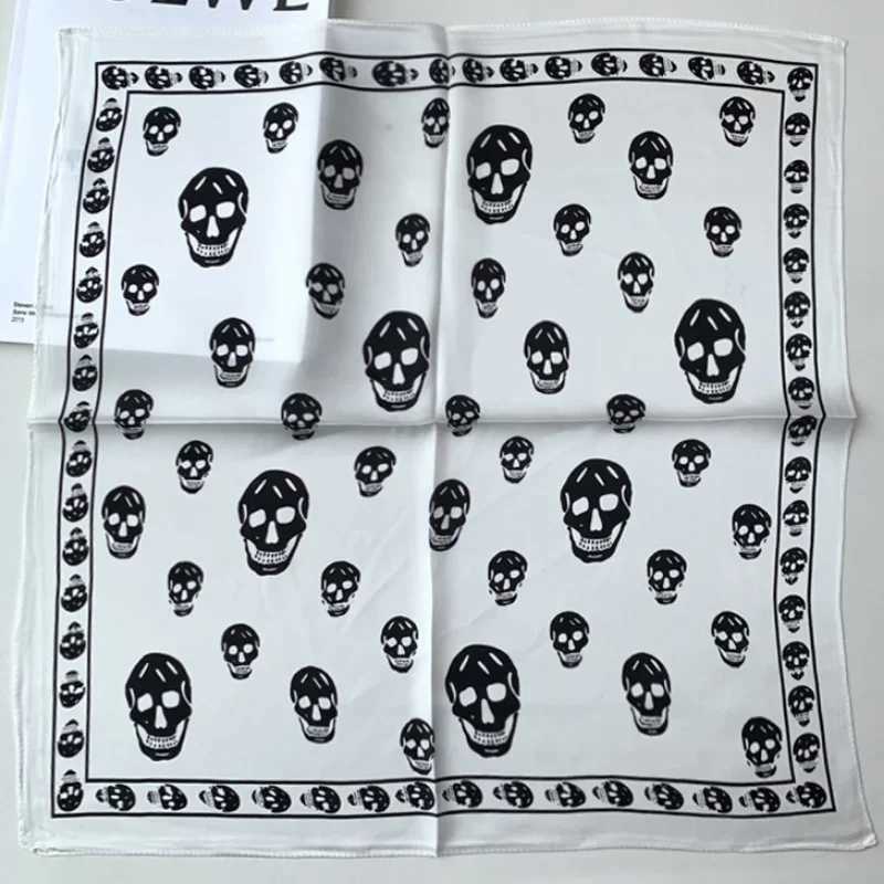 100% Mulberry Silk Neck Scarf Womens Luxury Brand Skull Bandana Fountain Square Kerchief Womens Headscarf W250107
