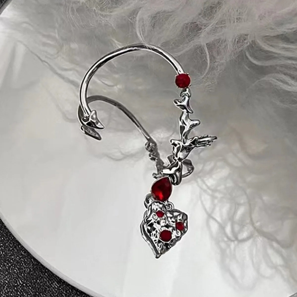Silver-Color Red Heart Ear Clip Without Piercing for Women Girls Hollow Spider Metal Ear Cuff Earrings Punk Ear-Hook Jewelry 250103