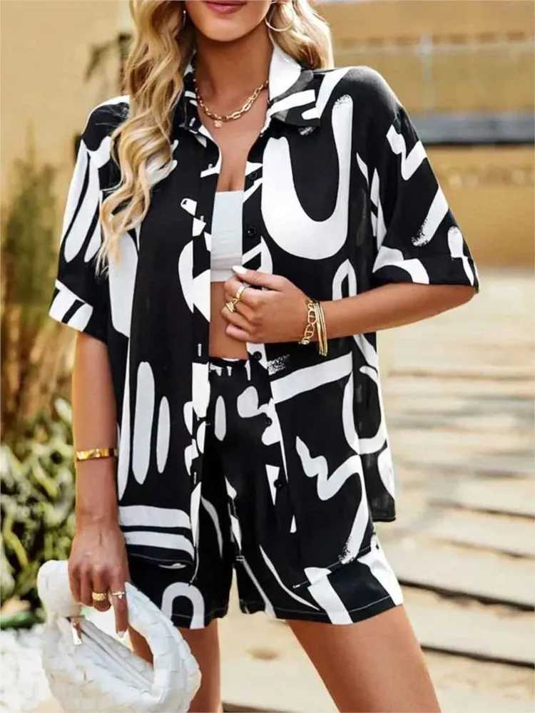 Casual Short Sve Shirt Shorts Set Office Lady Summer Geometric Print Tops Lace Up Pants Two Piece Set Women Outfit 2023XJ250106