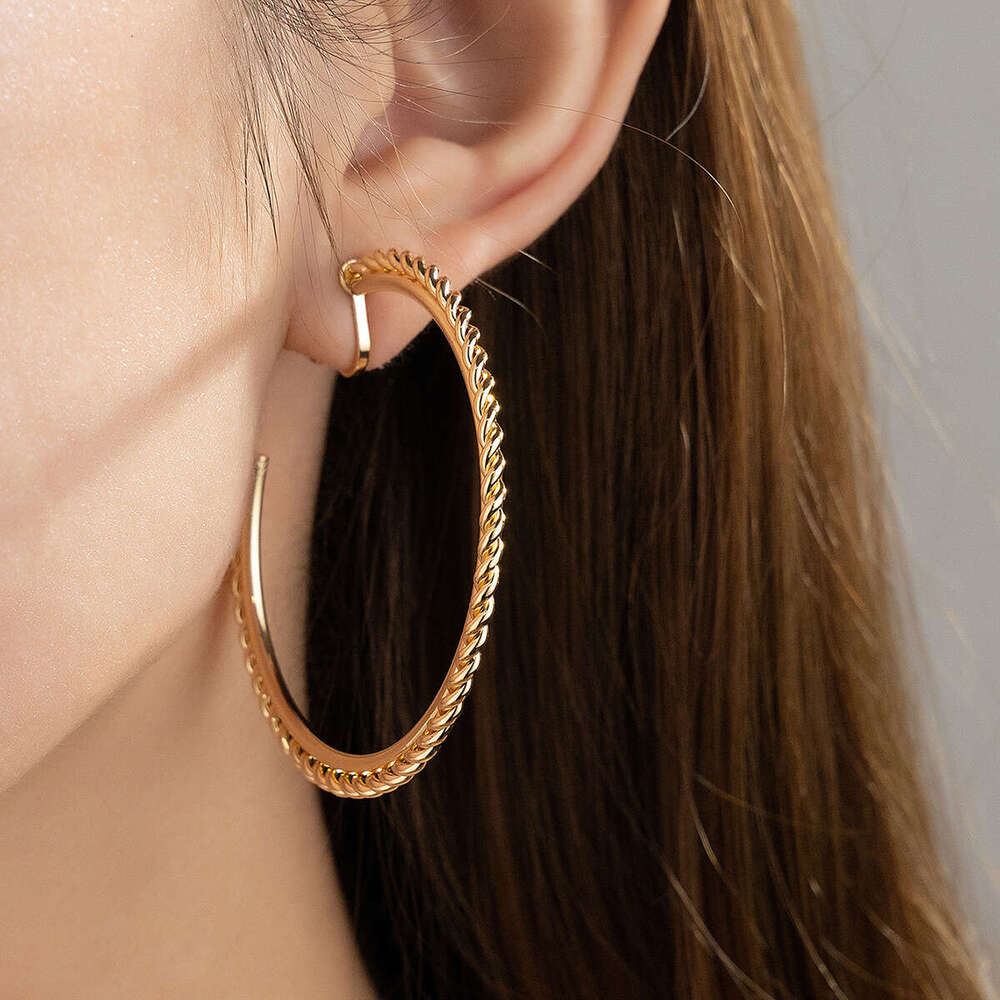 Metallic circular clips, fashionable without holes, internet famous street photos, large ear rings, personalized earrings
