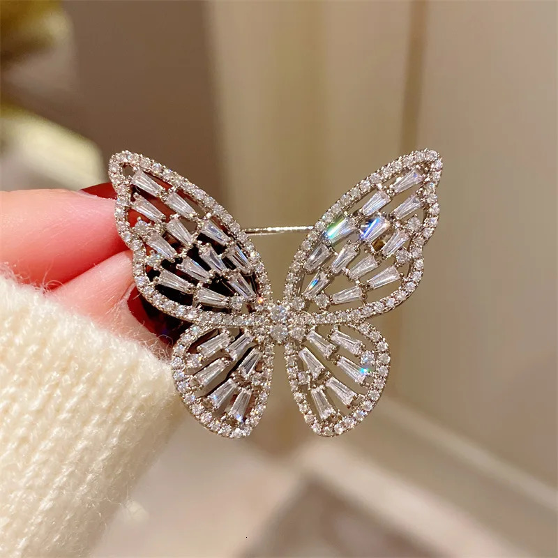 Fashion Women Girls Elegant Crystal Purple Butterfly Brooches Badges Classic Lady Dress Suit High-end Pins Jewelry 241230