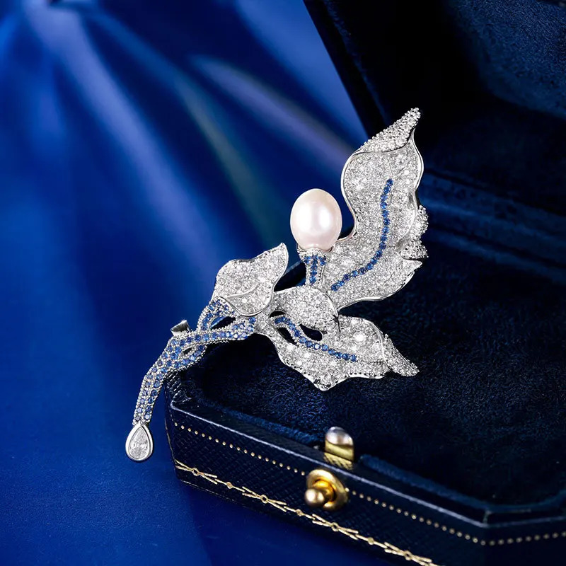 Leaf Shaped Inlaid Zircon Brooch Exquisite WomenS Chest Flower Natural Pearl Elegant High-End Temperament Clothing Jewelry 241230