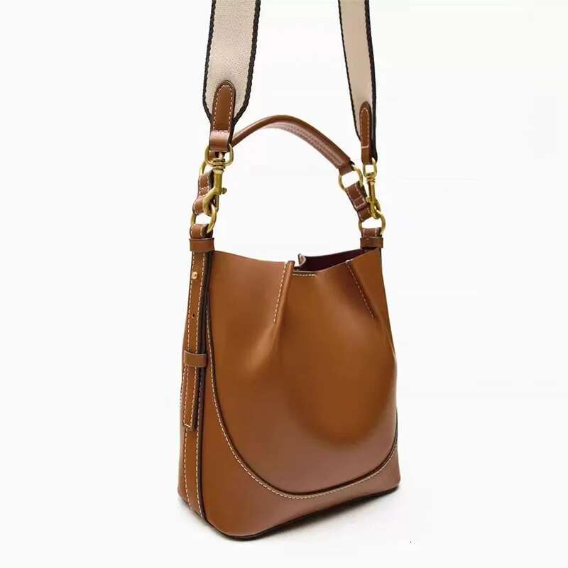 2024 Large Capacity Women Retro Shoulder New Ladies Fashion Crossbody Bag High Quality Design Handbag
