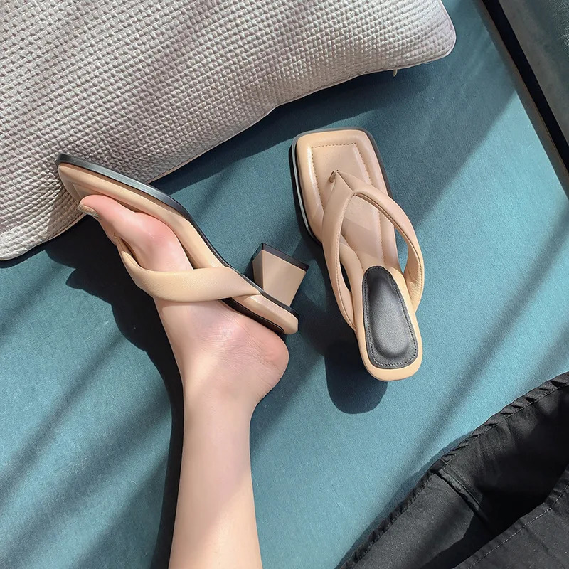Slippers Women Summer Shoes Rubber Flip Flops Low Slides Pantofle Soft Hawaiian 2024 Scandals Fabric Rome Casual Hoof Heels 250107