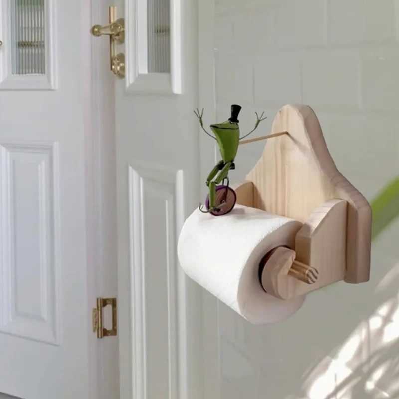Creative frog riding bicycle toilet paper holder wooden tissue roll hanger toilet paper holder decoration bathroom accessories Y250107