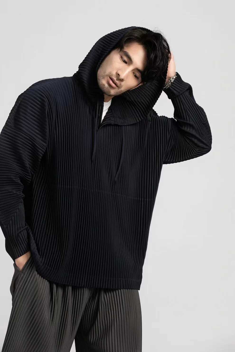 Miyake pleated mens hoodie black hoodie solid color jacket breathable loose brushed casual top W250108
