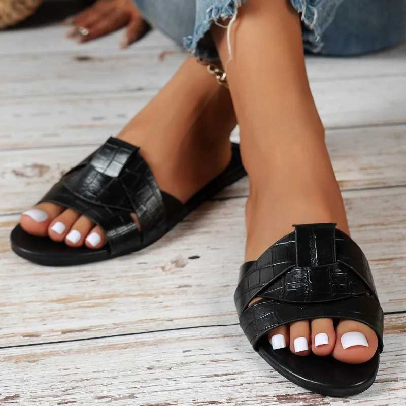 New Arrival Fashionable womens skate shoes summer flat luxury flip up shoes outdoor beach sandals with non slip soles T250108