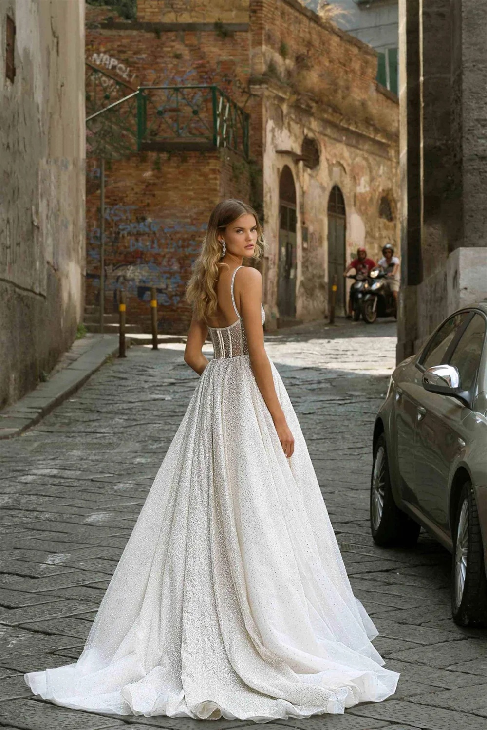 Simple A e Bridal Dress Sequins Wedding Spaghetti Straps Sleeveless Backless Gown Sweep Train Customized Dresses Vestido De Novia