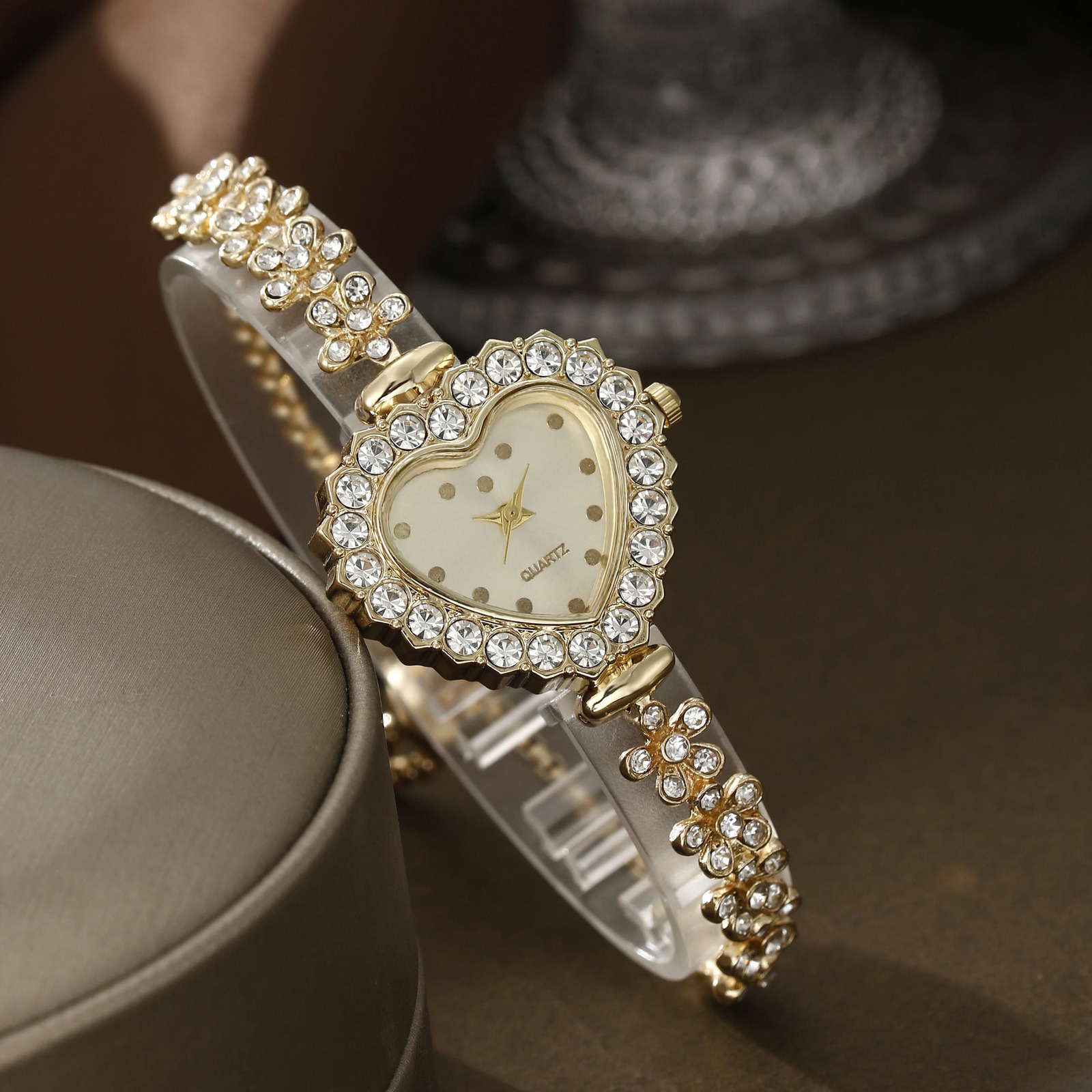 6pcs Light Womens Fashion Full Sky Star Trendy Strap Bracelet Watch Love Diamond Jewelry Set Quartz 241228