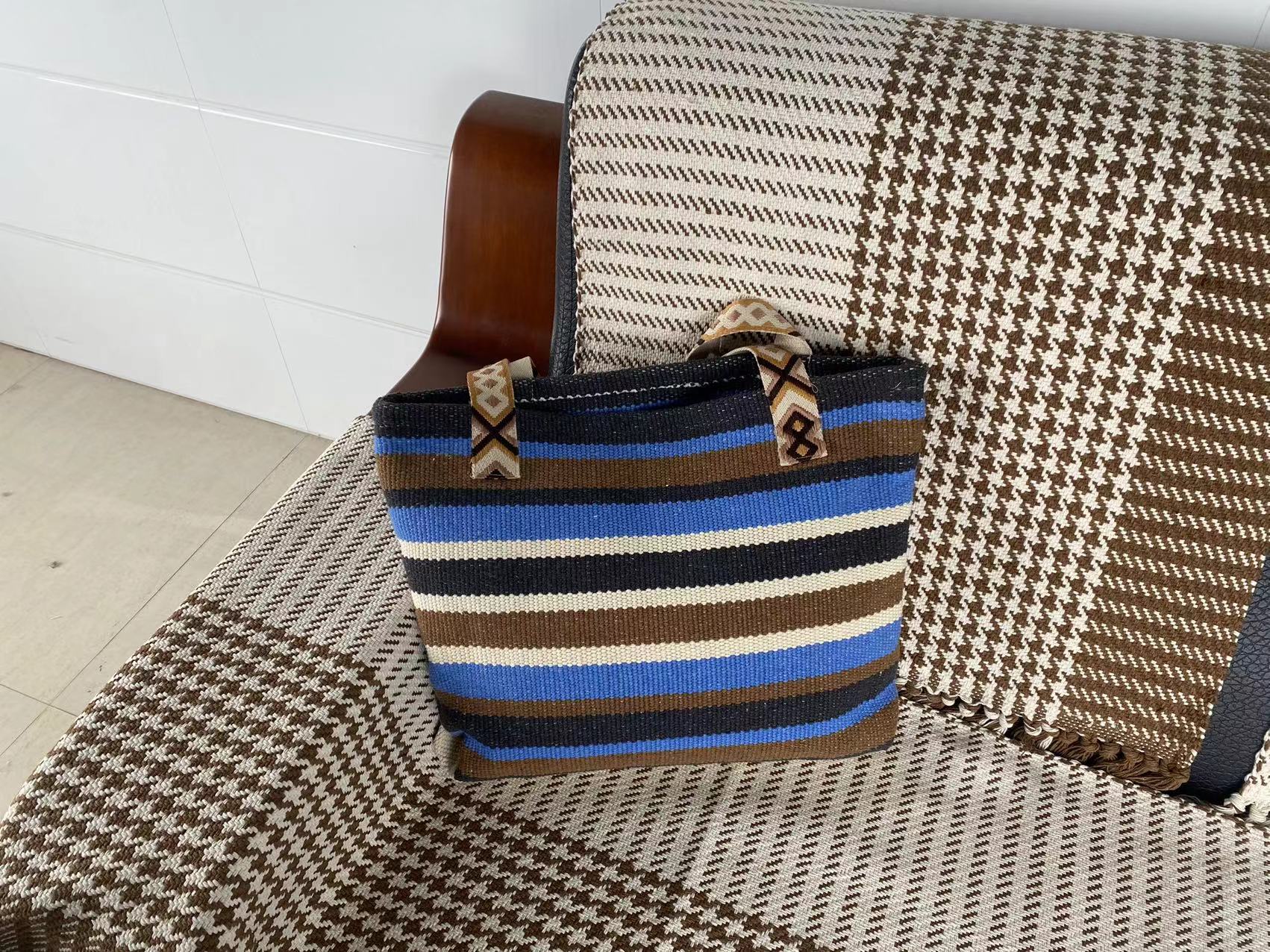 Classic Handcrafted Linen Crossbody Purse with Natural Finish