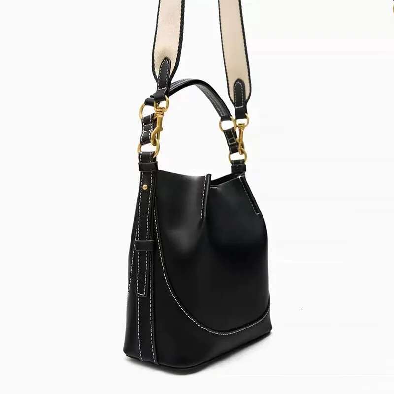 2024 Large Capacity Women Retro Shoulder New Ladies Fashion Crossbody Bag High Quality Design Handbag