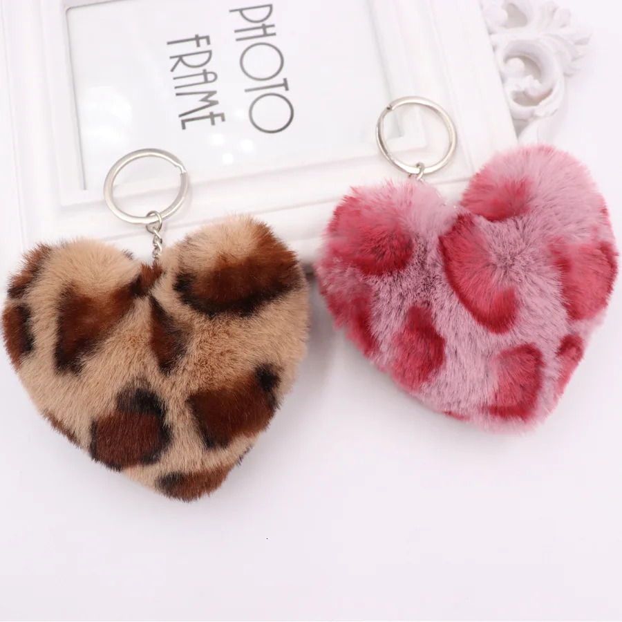 Wholesale Leopard Print Love Plush Keychain Winter Ladies Bag Pendant Fashion All-match Hair Ball Car Pendant Small Gifts 250107
