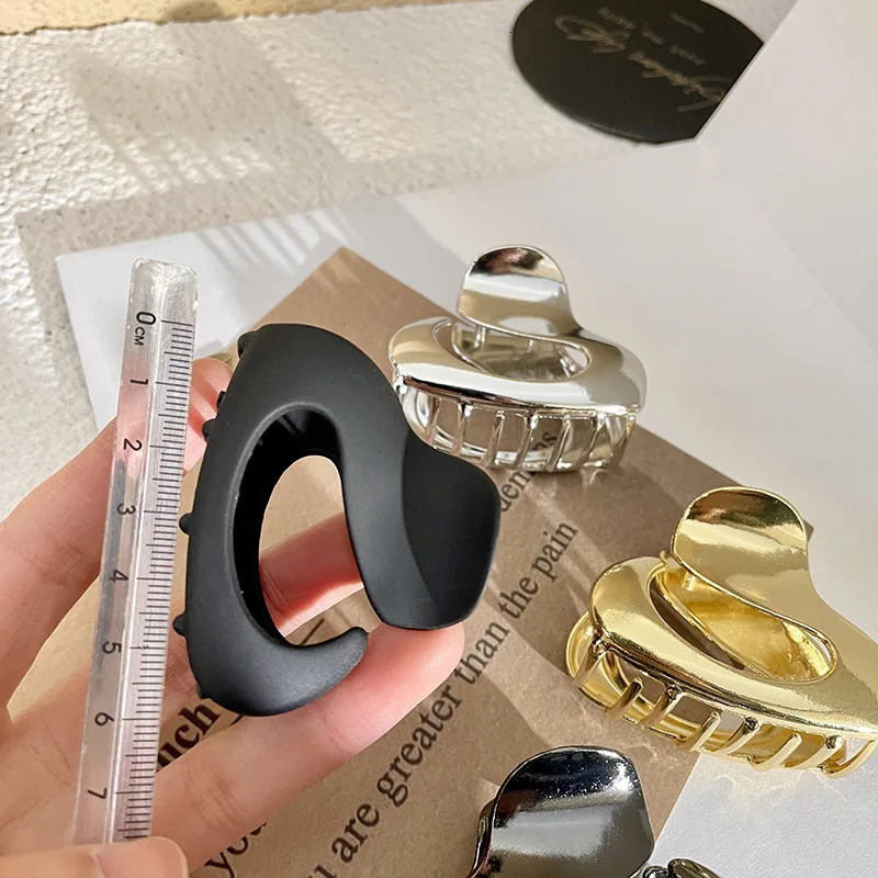 Geometric Irregular Medium Hair Claw Trendy Hair Accessories For Women Metal Gold Silver Black Claw Clips Girls Jewelry 250103