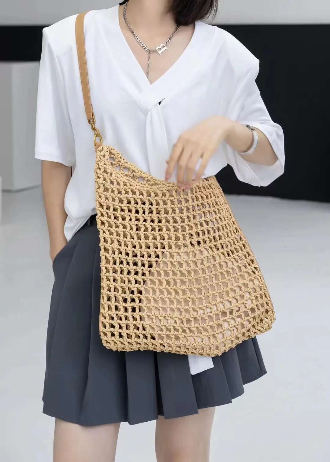 Women's Genuine Leather Straw Beach With Interior Pocket Designer Handbag Wallet Hand Woven Bucket Shoulder Bag