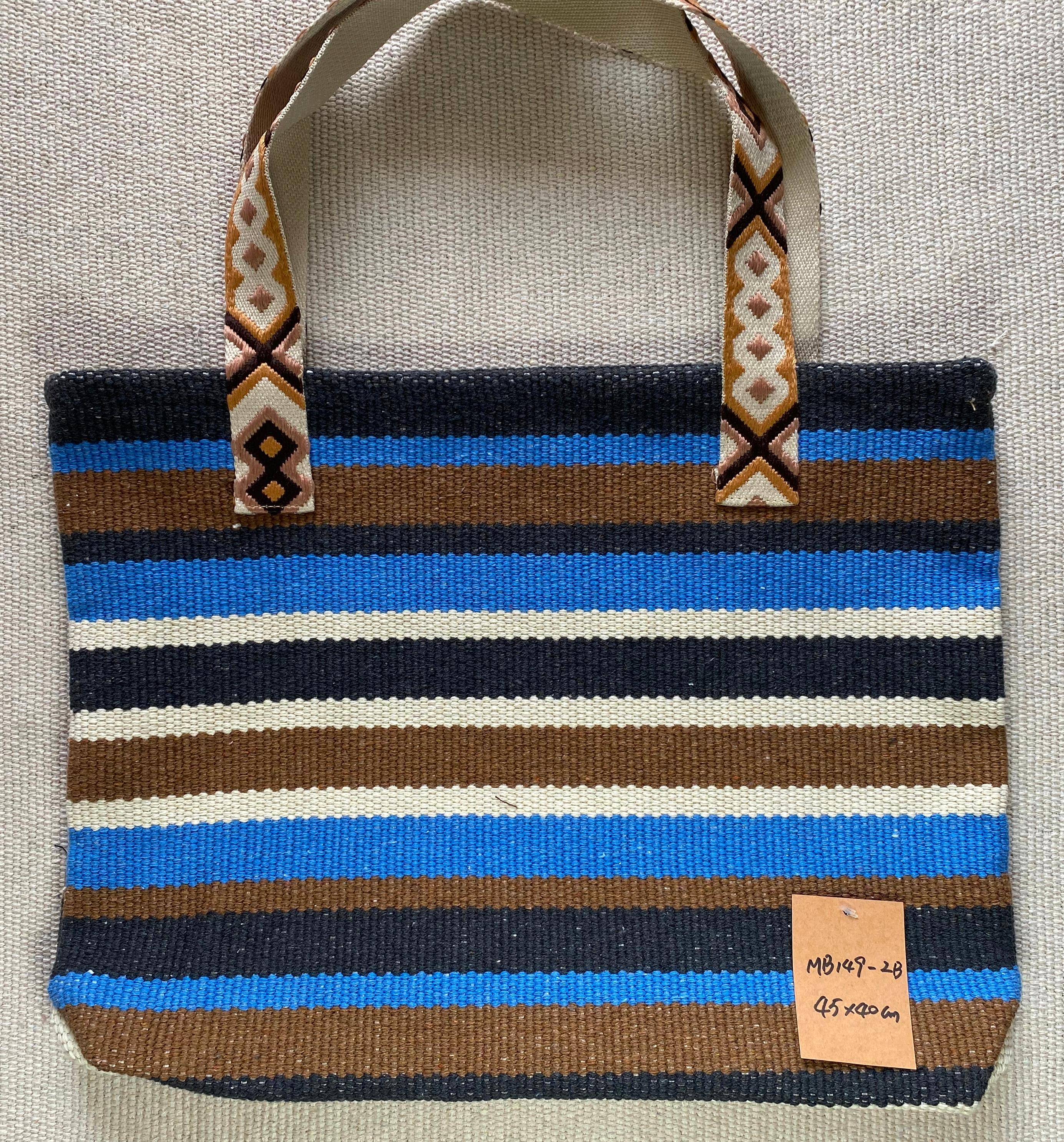 Classic Handcrafted Linen Crossbody Purse with Natural Finish