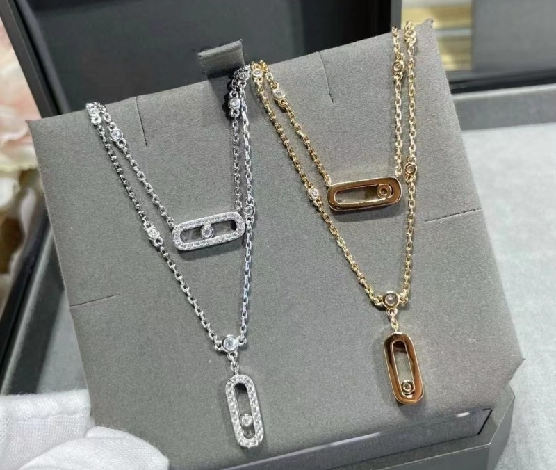 Pendant Necklaces classic designer single diamond sliding necklace for women hollow and flexible collarbone chain wear accessory gift for giving luxury jewelry