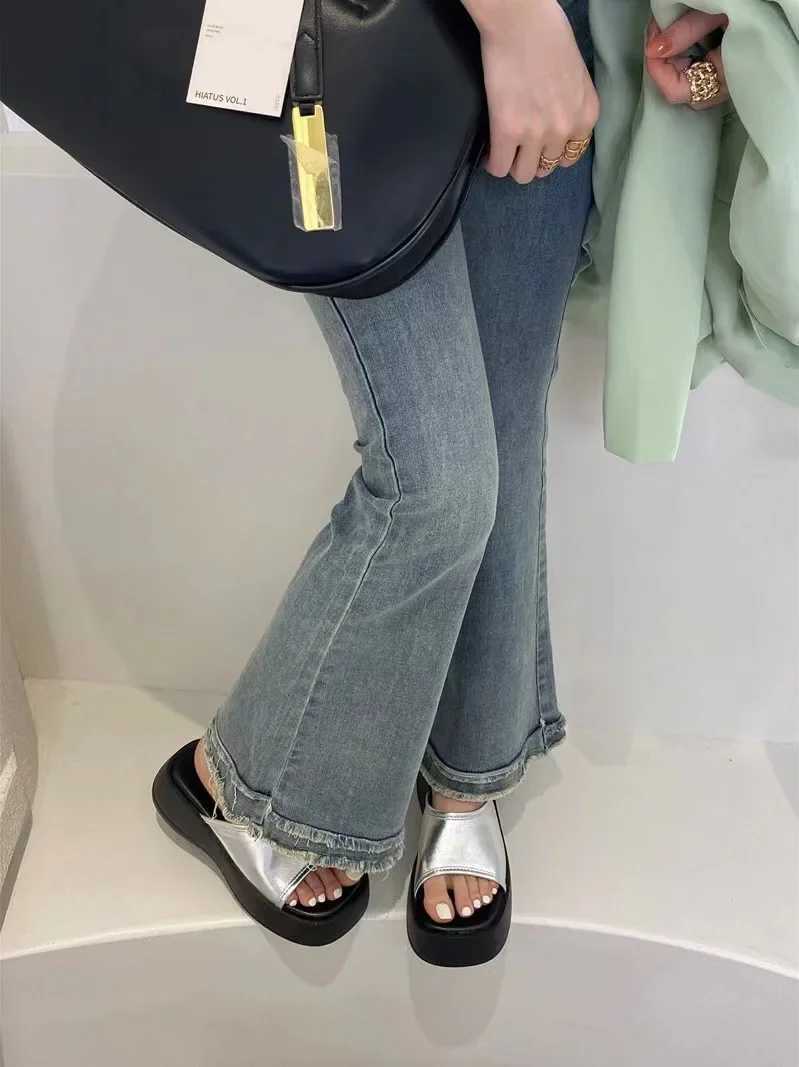 New Arrival Womens slide with thick bottom summer platform open toe beach slide sandals womens casual and comfortable flip design slide T250108