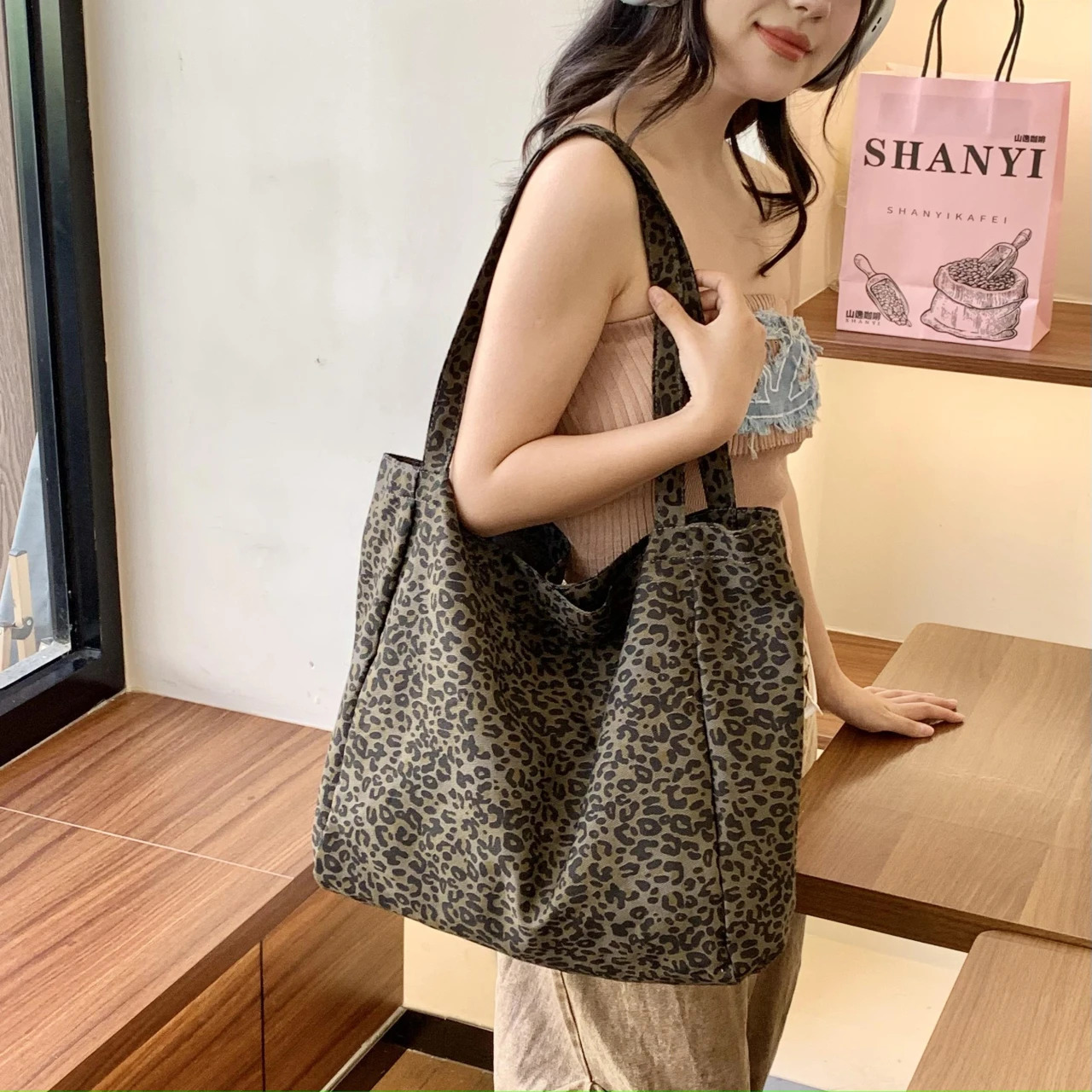 Large capacity leopard canvas bag fashion trend practical multi-functional niche shoulder bag 250106